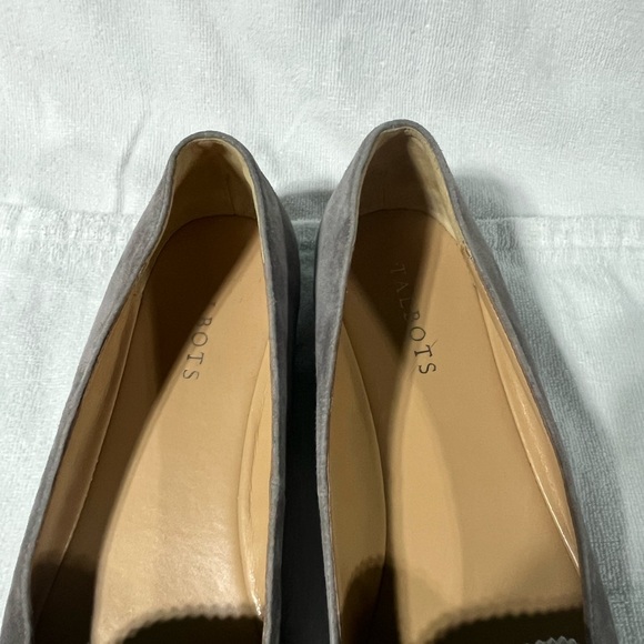 Talbots flats, moccasins, Suede Women's Loafer Tasel Gray 9AA Pointed Toe - Picture 3 of 13
